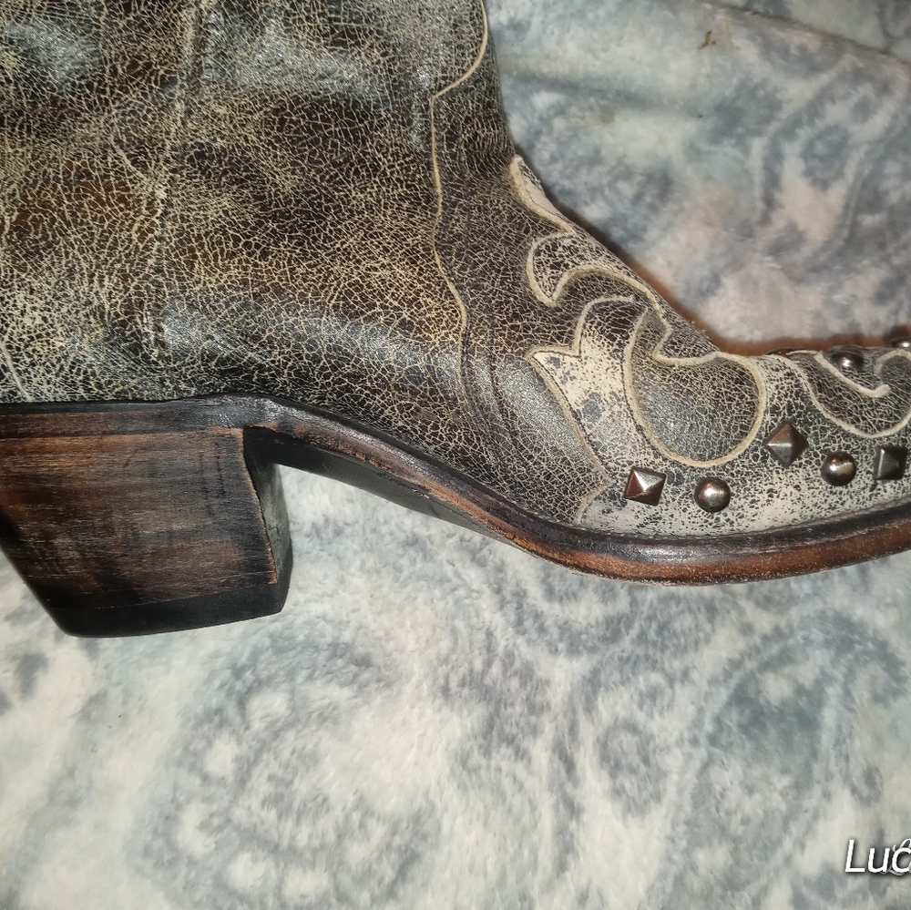 LUCHESSE boots - Picture 9 of 12